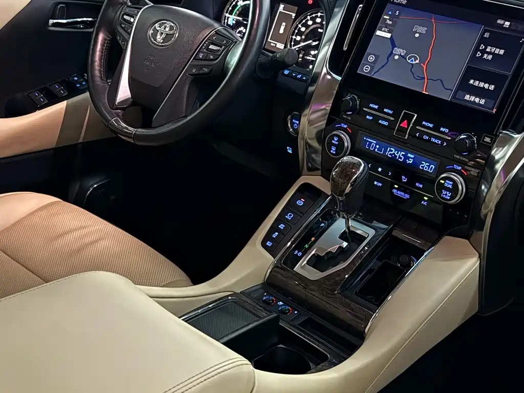 Toyota Alphard 2022 — фото 11