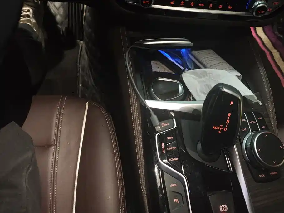 BMW 5 Series 2019 — фото 16