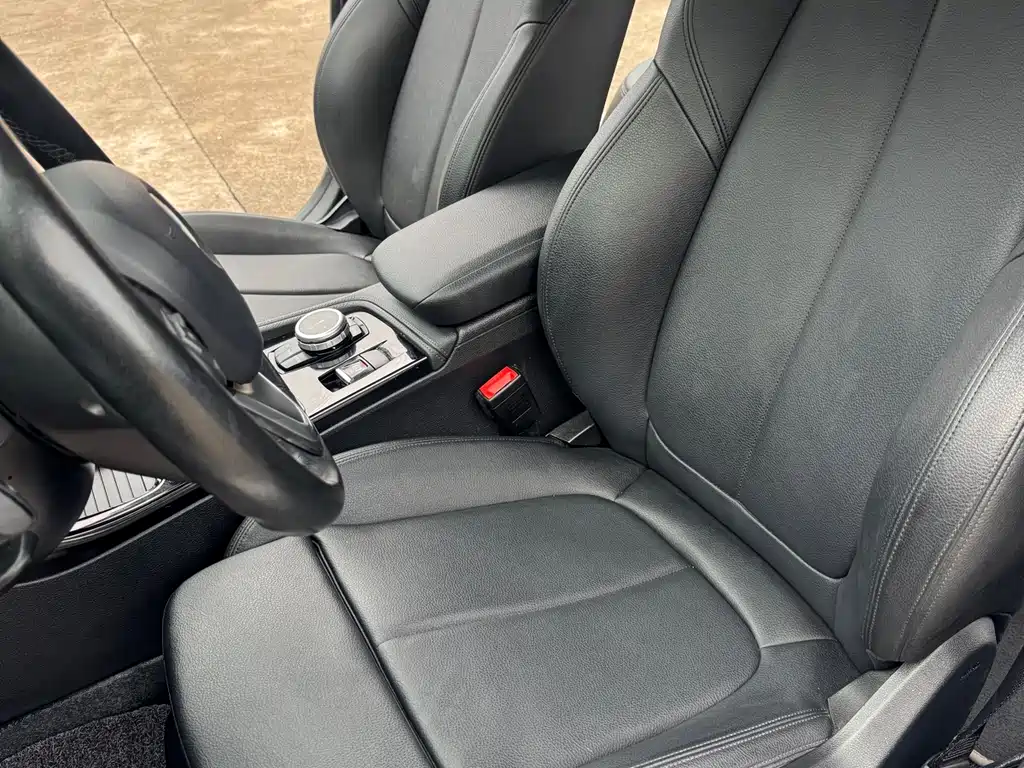BMW 1 Series 2017 — фото 12