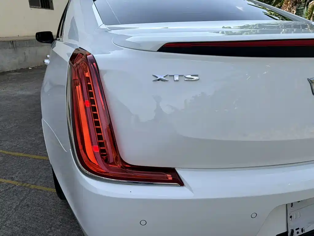 Cadillac XTS 2018 — фото 11