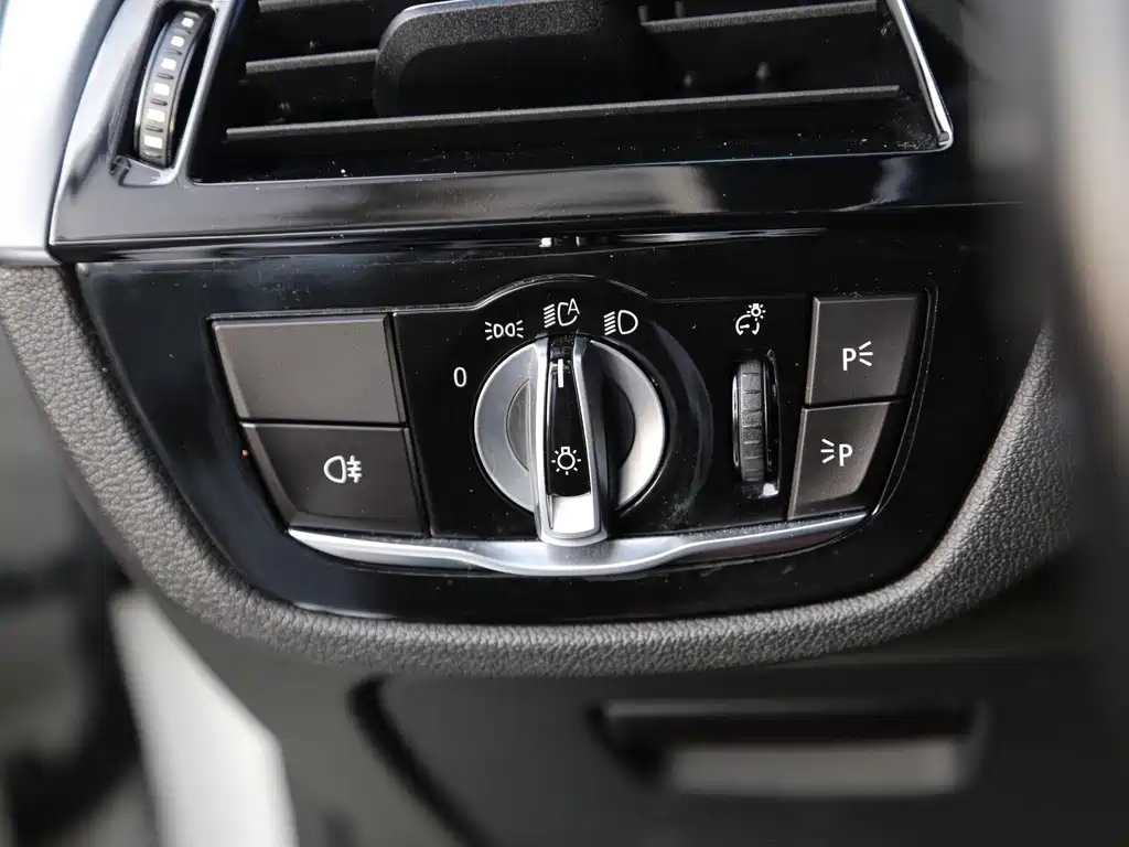 BMW 5 Series 2020 — фото 13