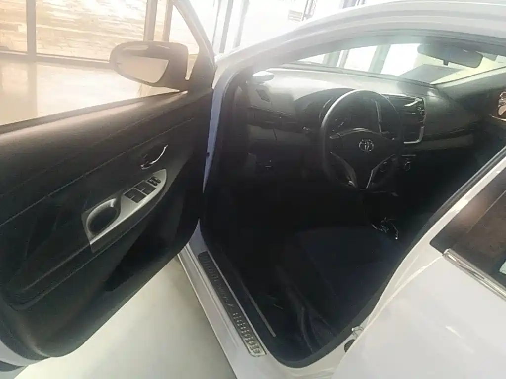 Toyota Yaris L 2016 — фото 16
