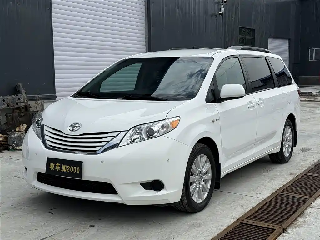Toyota Sienna 2017 — фото 2