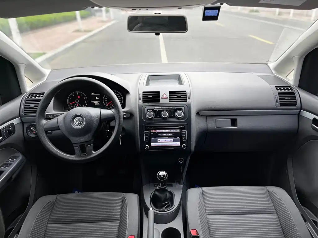 Volkswagen Touran 2018 — фото 12