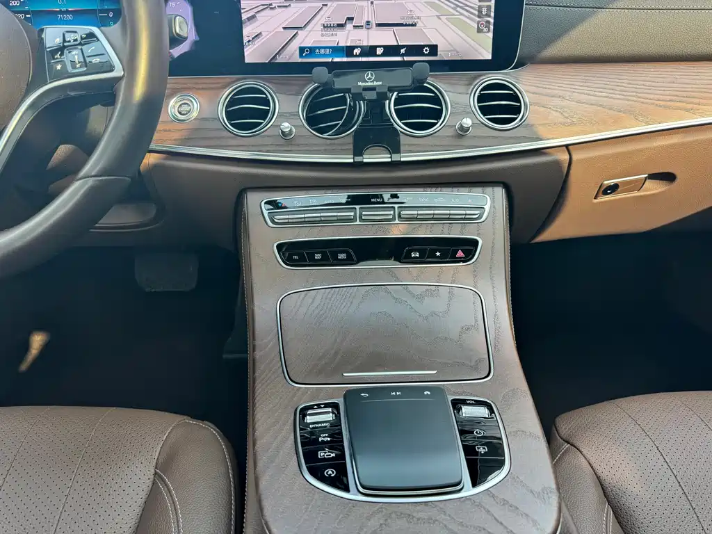 Mercedes-Benz E-Class 2022 — фото 24