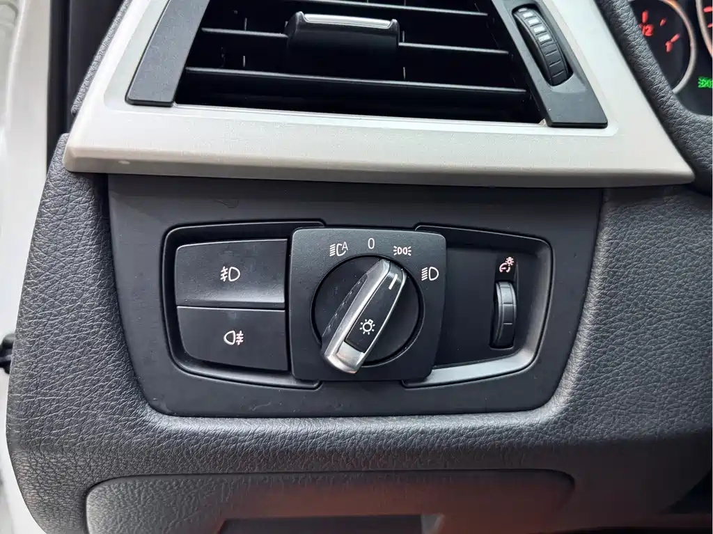 BMW 3 Series 2015 — фото 13