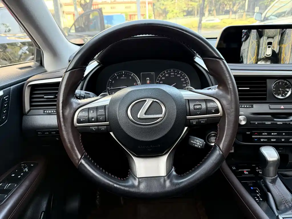 Lexus RX 2022 — фото 15