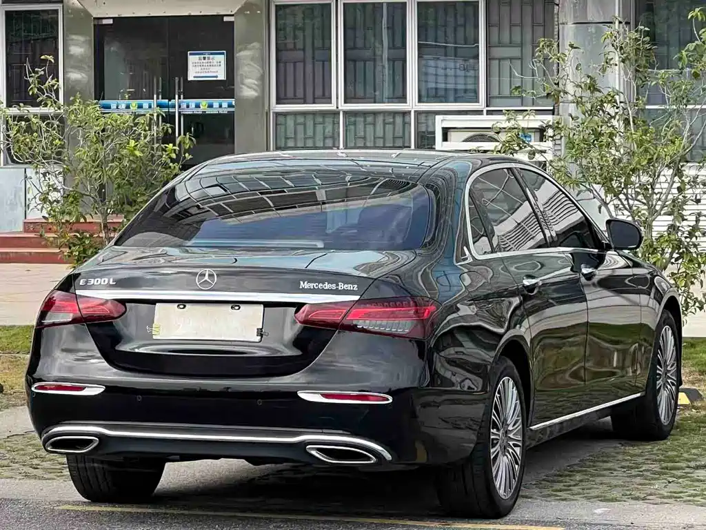 Mercedes-Benz E-Class 2024 — фото 4