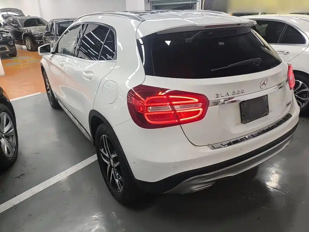 Mercedes-Benz GLA 2015