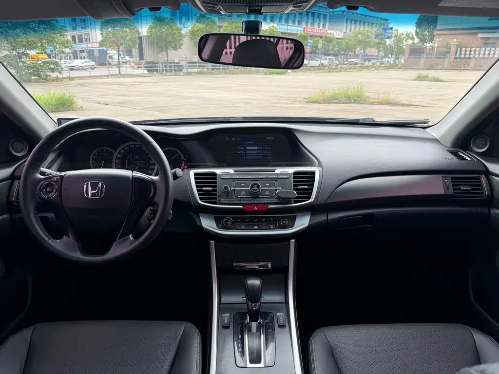 Honda Accord 2016 — фото 15