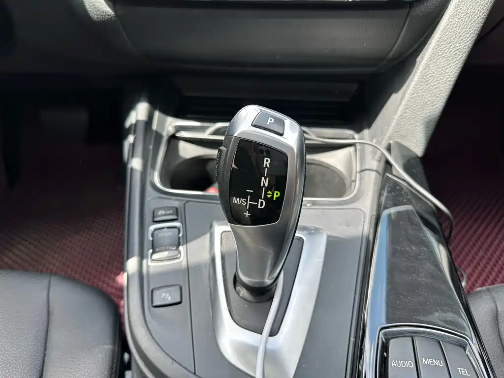 BMW 3 Series 2017 — фото 18