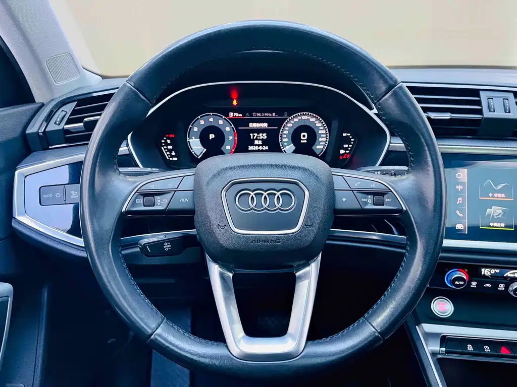 Audi Q3 2021 — фото 13