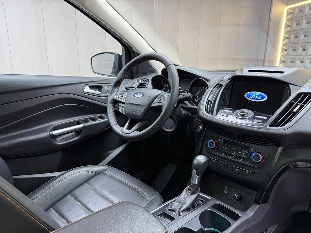 Ford Kuga 2017 — фото 15