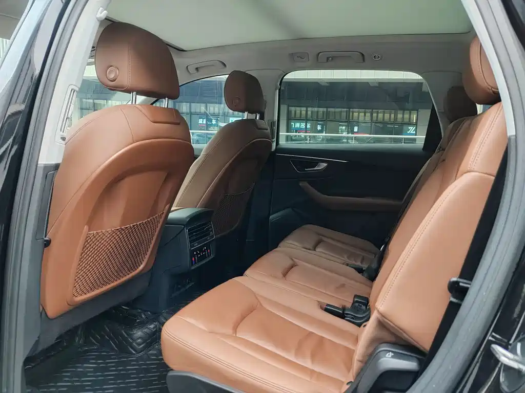 Audi Q7 2020 — фото 11