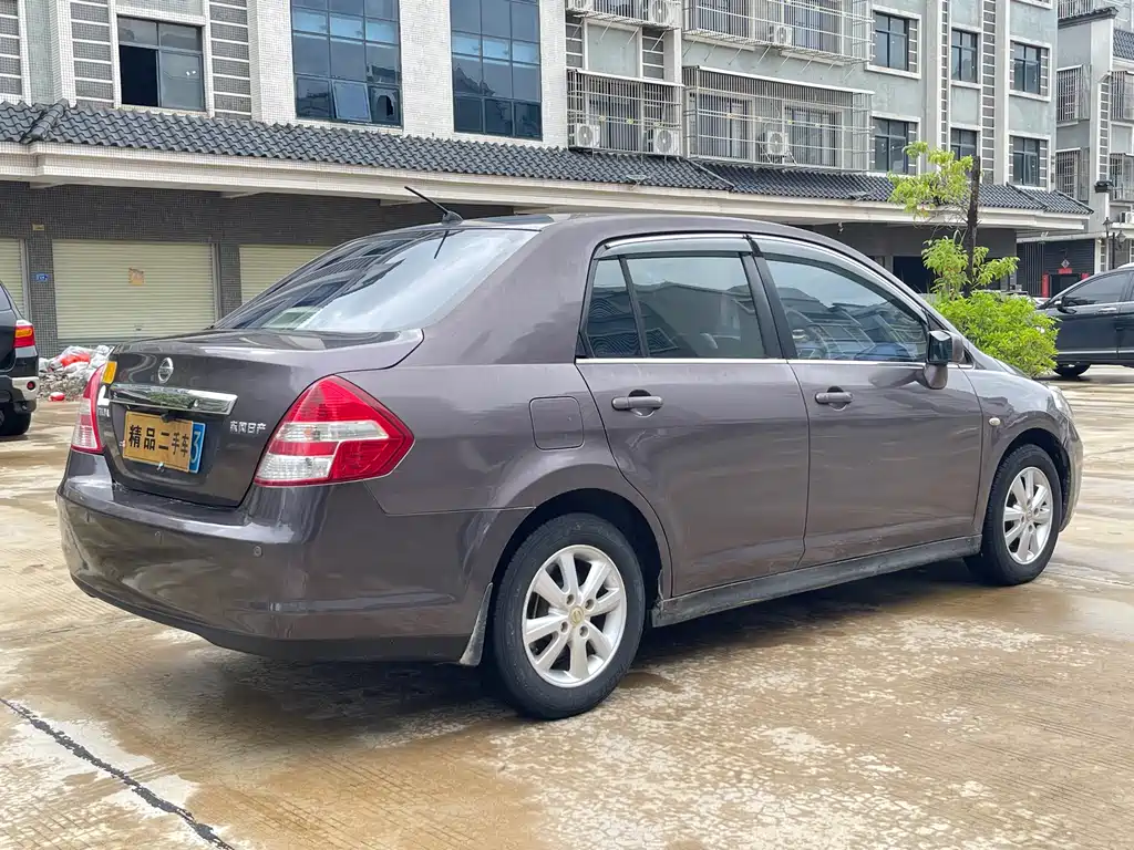Nissan Tiida 2008