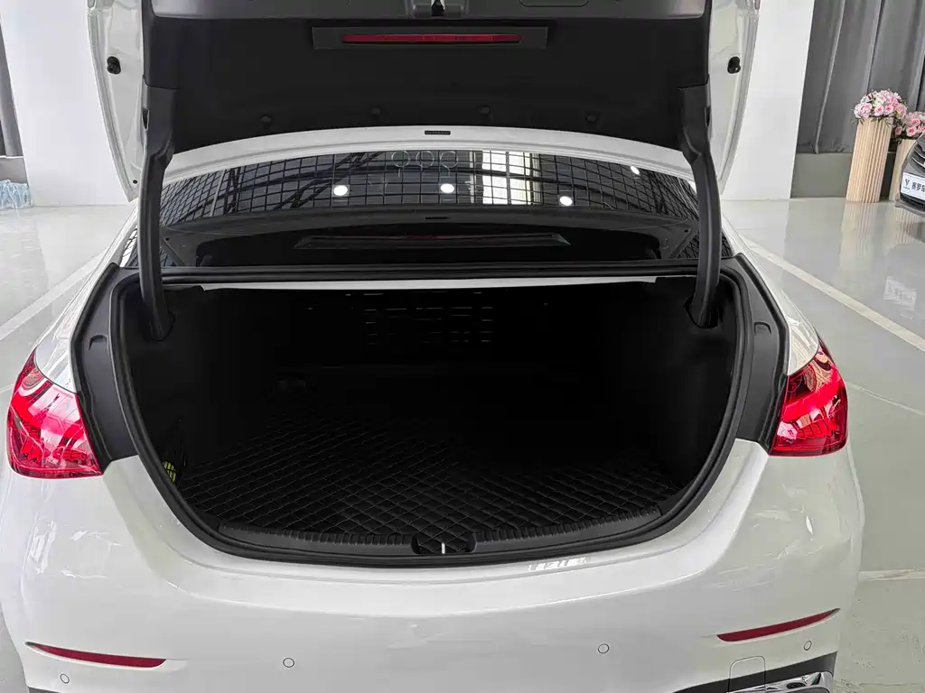 Mercedes-Benz C-Class 2024 — фото 23