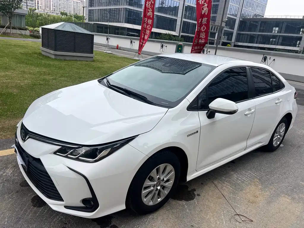 Toyota Corolla 2022 — фото 1