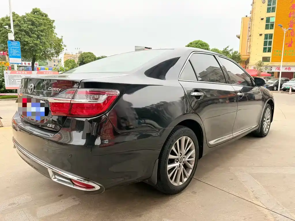 Toyota Camry 2017 — фото 6