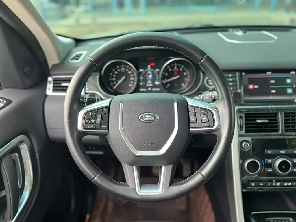 Land Rover Discovery Sport 2018 — фото 11