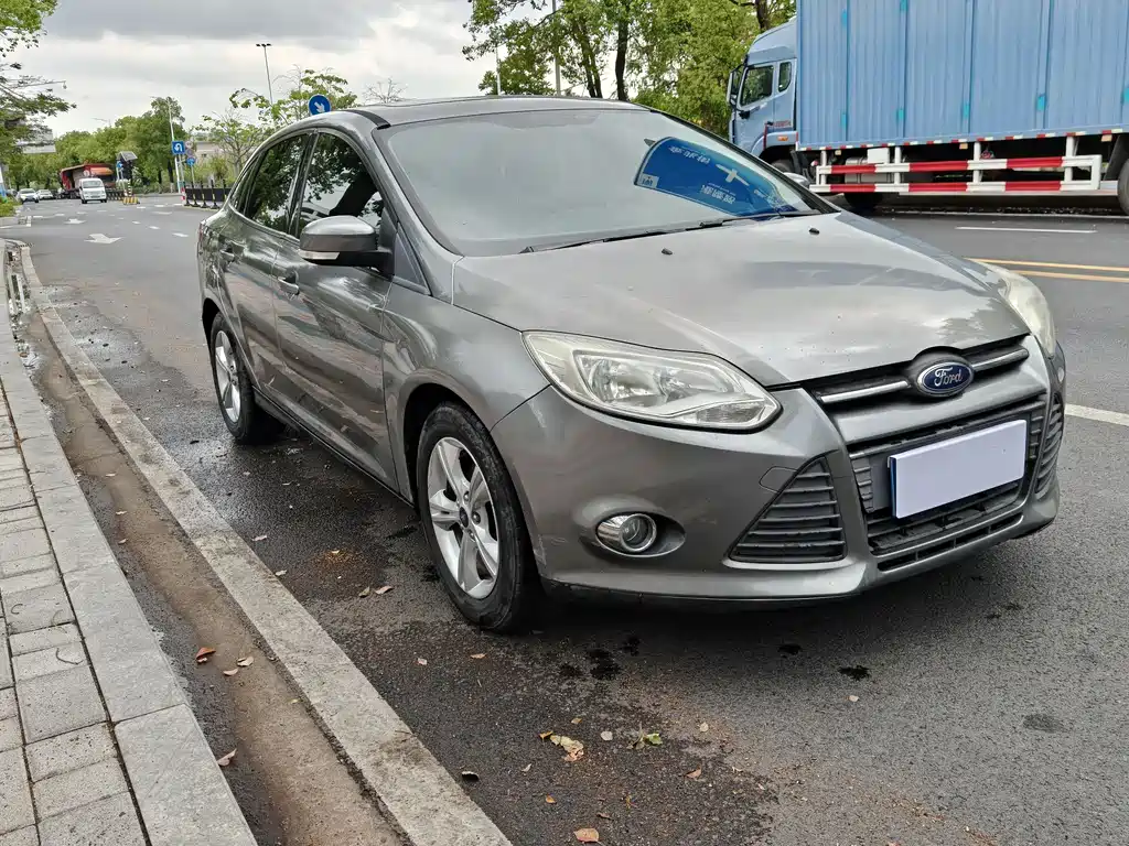 Ford Focus 2014 — фото 3