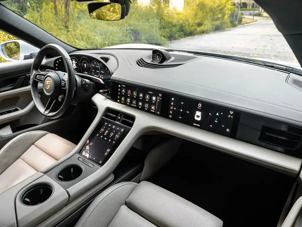 Porsche Taycan 2020 — фото 17