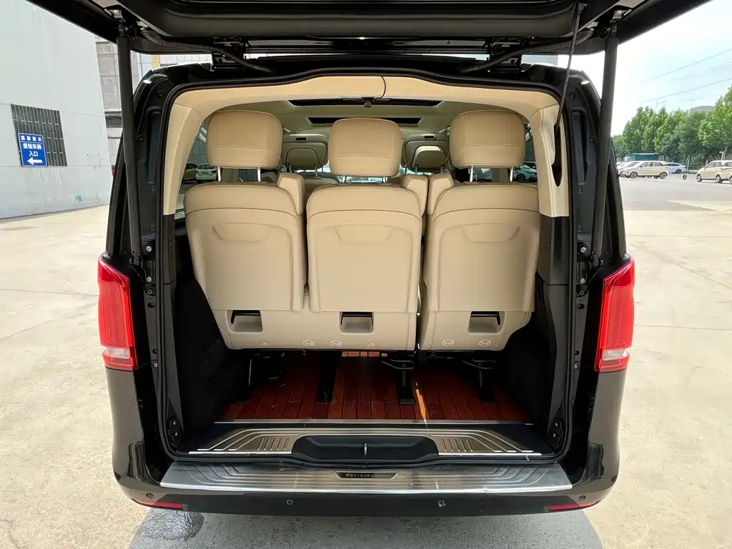 Mercedes-Benz V-Class 2022 — фото 21