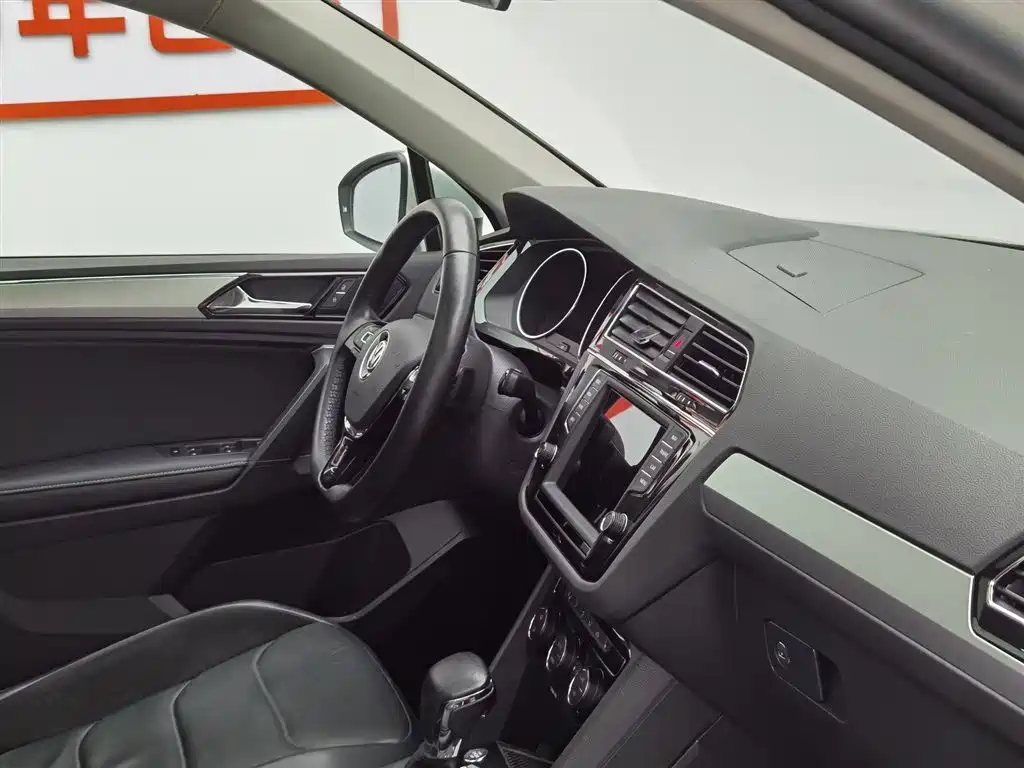 Volkswagen Tiguan L 2018 — фото 22