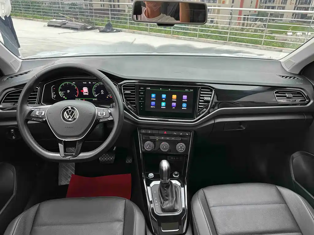 Volkswagen T-Roc 2023 — фото 11