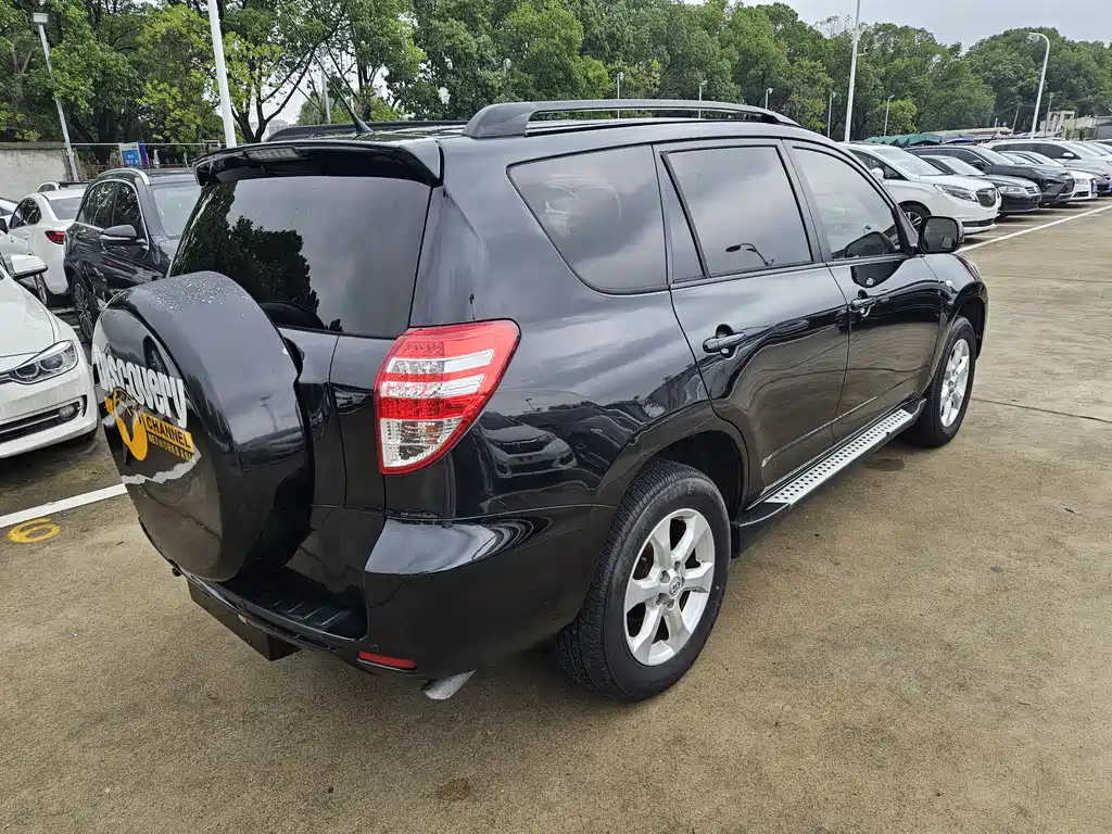 Toyota RAV4 2011 — фото 16