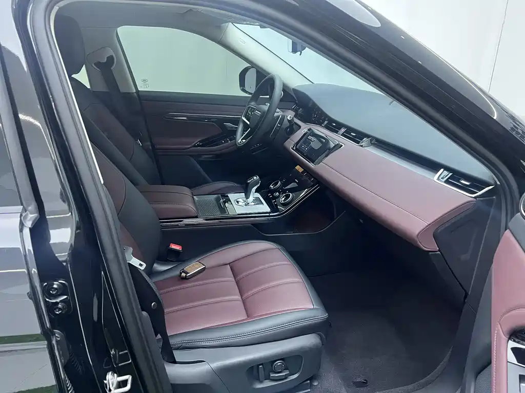Land Rover Evoque 2024 — фото 15