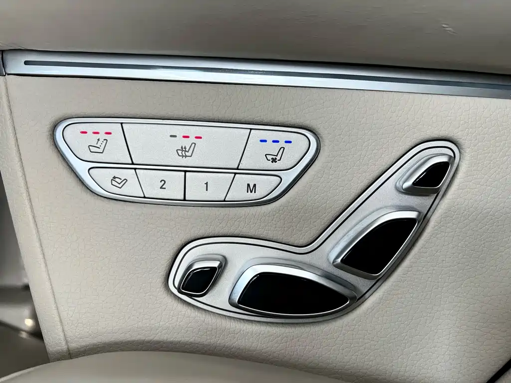 Mercedes-Benz V-Class 2023 — фото 19