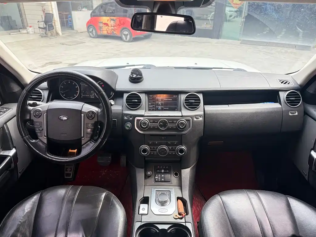 Land Rover Discovery 2015 — фото 13