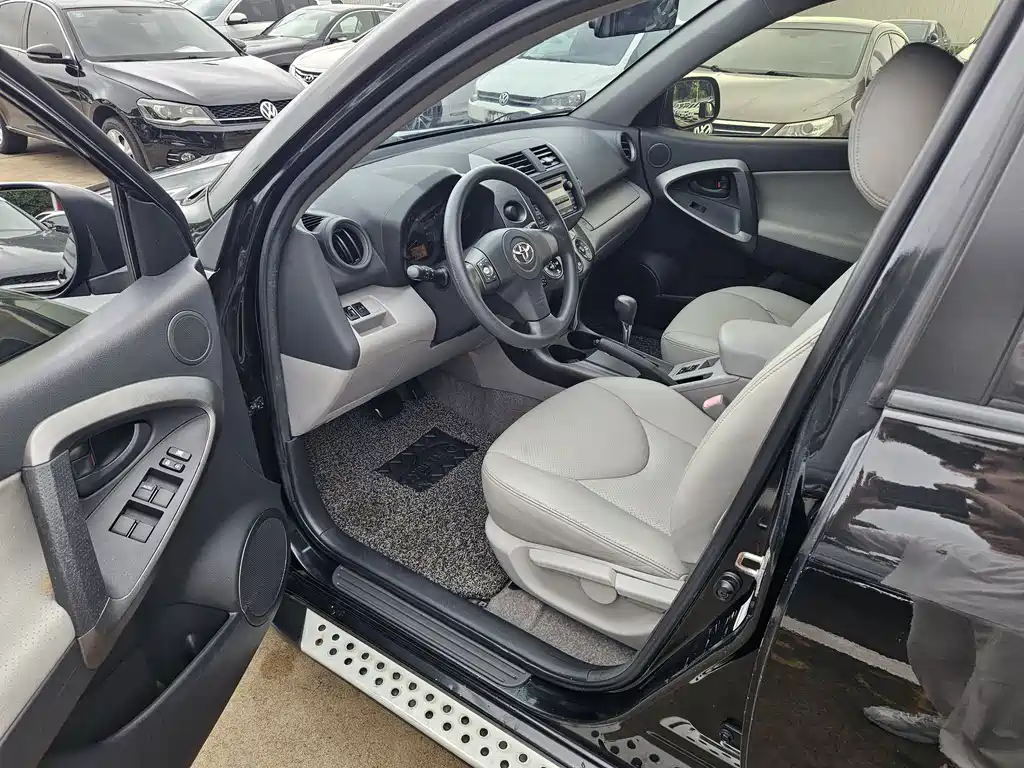 Toyota RAV4 2011