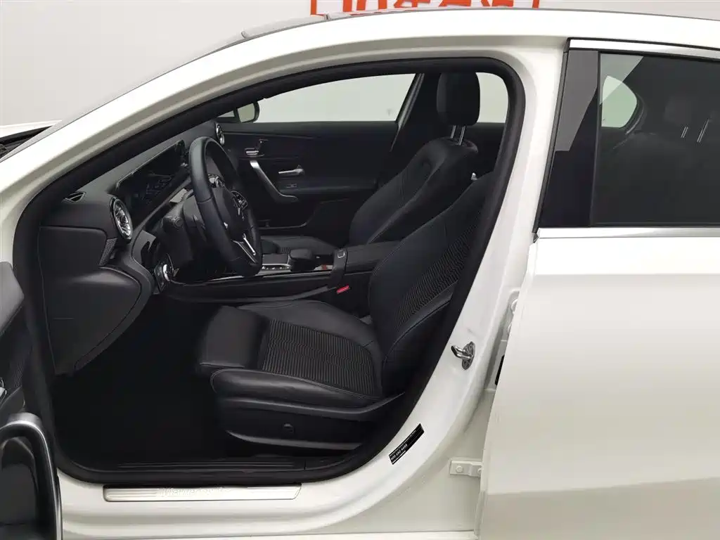 Mercedes-Benz A-Class 2022 — фото 10