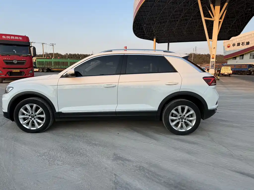 Volkswagen T-Roc 2023 — фото 8