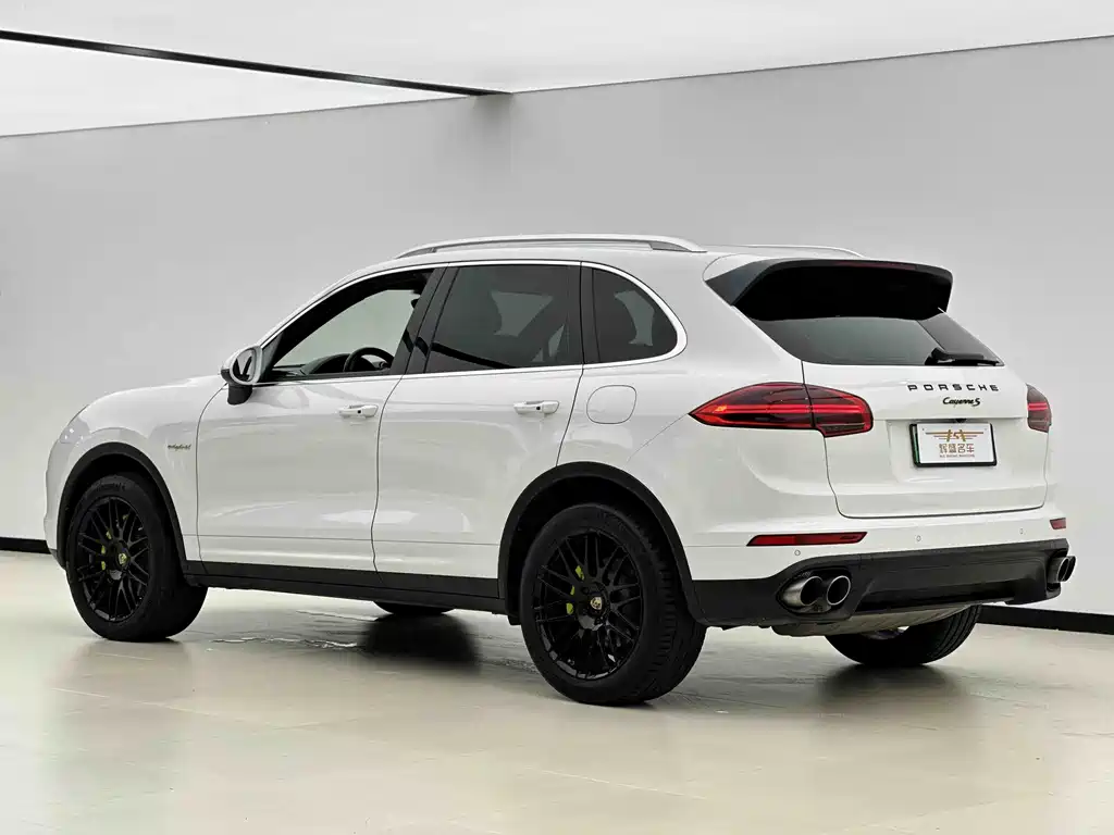 Porsche Cayenne Hybrid 2018 — фото 3