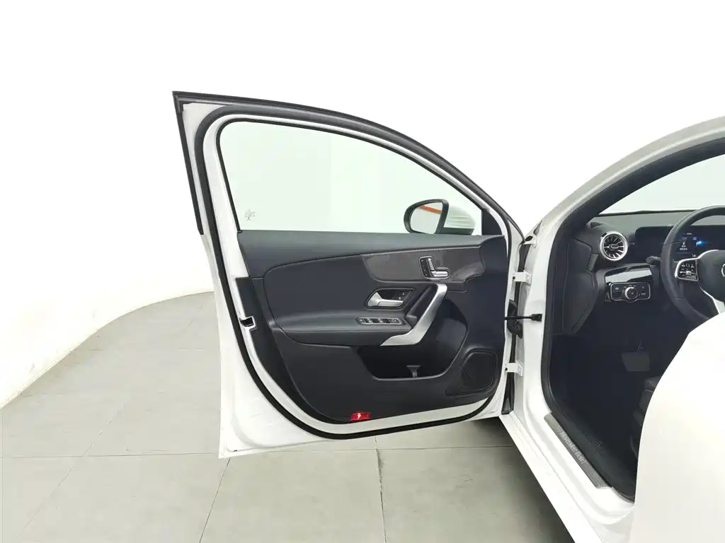 Mercedes-Benz A-Class 2022 — фото 8