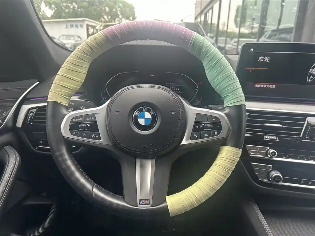 BMW 5 Series 2023 — фото 10