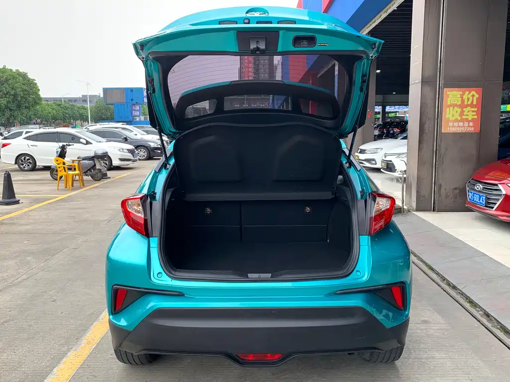 Toyota C-HR 2020 — фото 13