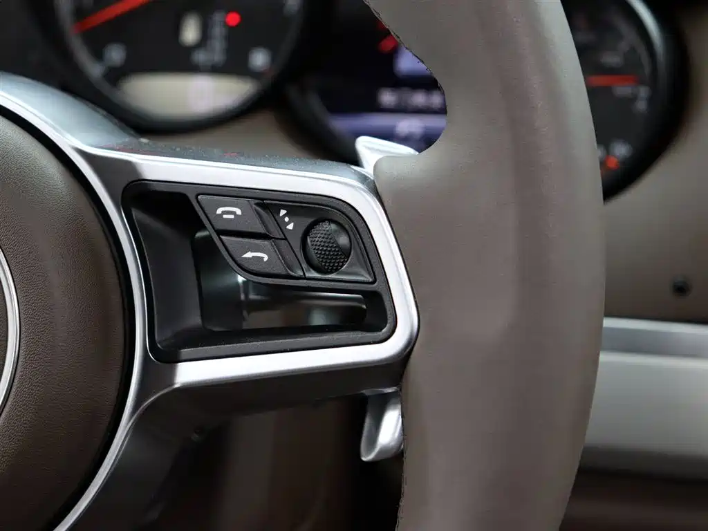 Porsche Cayenne 2015 — фото 20