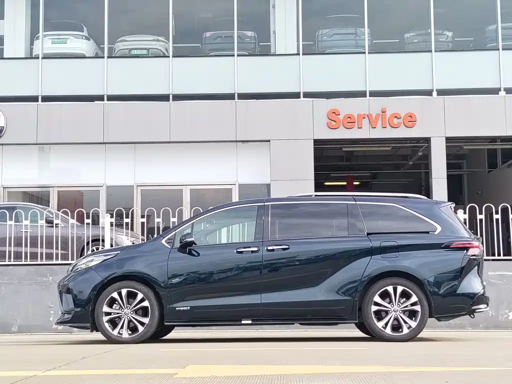 Toyota Granvia 2023