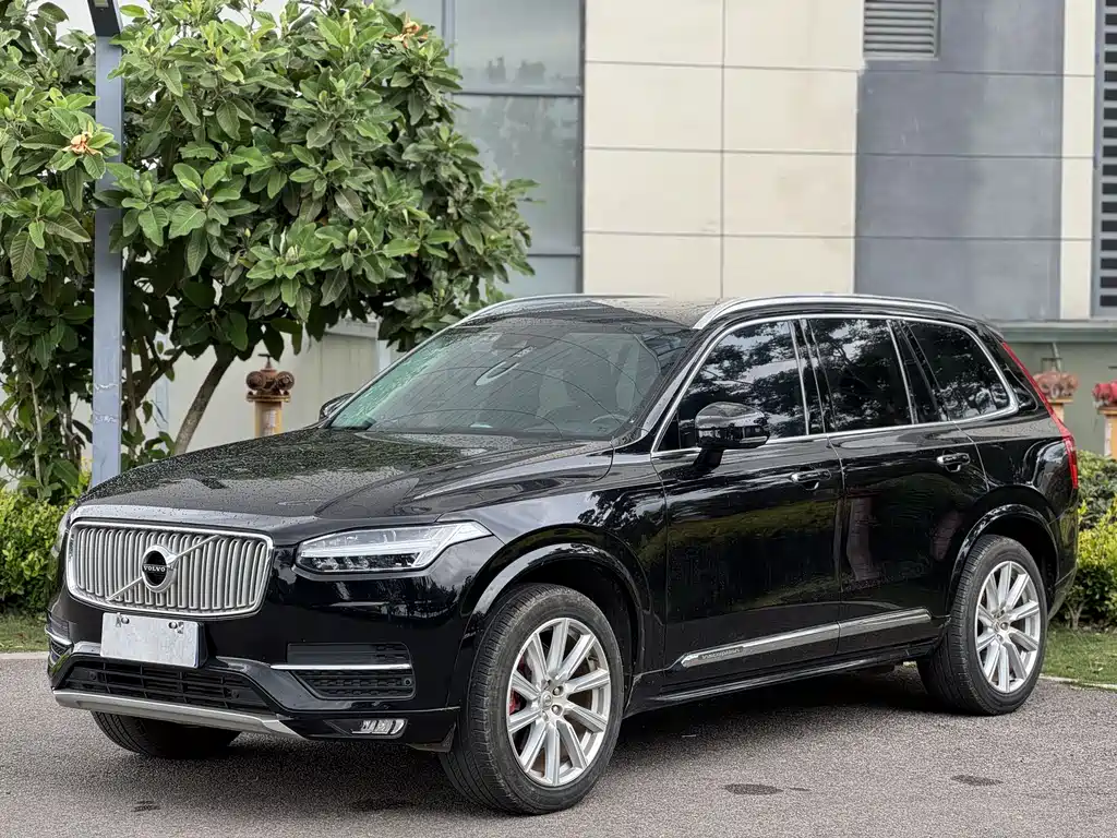 Volvo XC90 2019 — фото 1