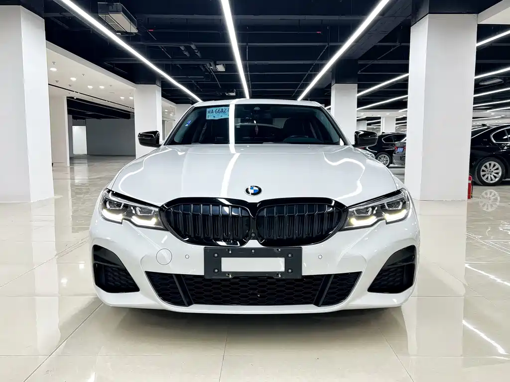 BMW 3 Series 2022 — фото 1