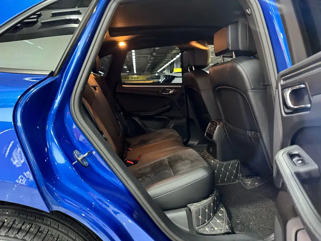 Porsche Macan 2017 — фото 11