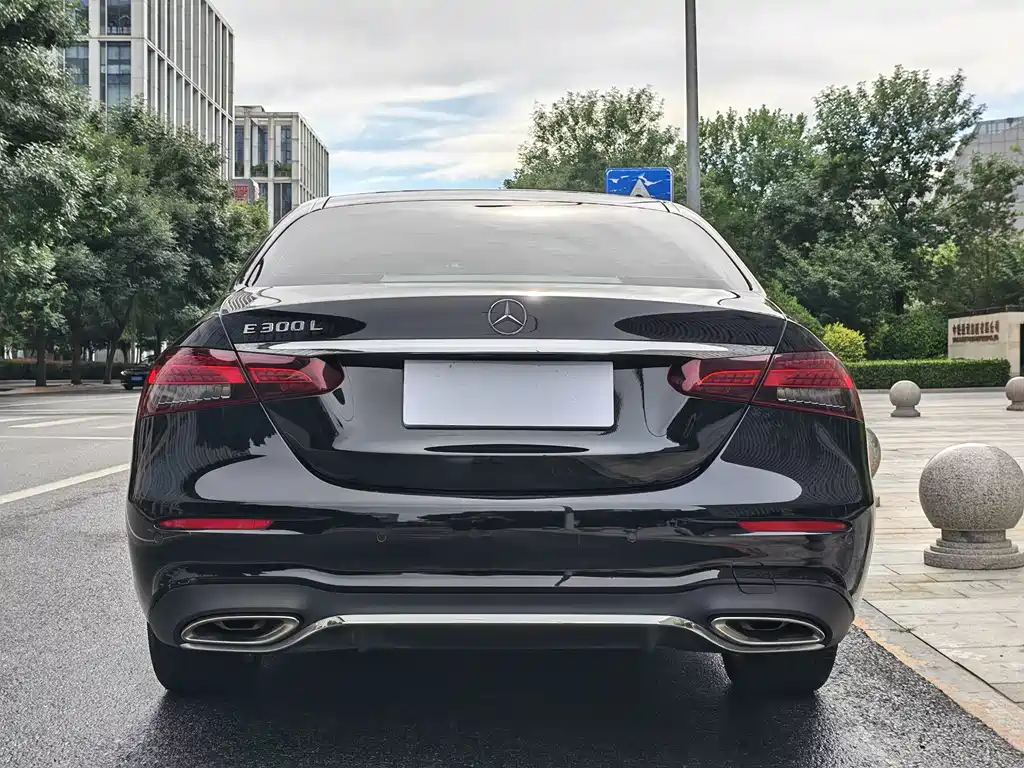 Mercedes-Benz E-Class 2023 — фото 8