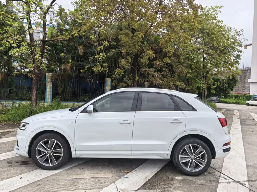Audi Q3 2019 — фото 8