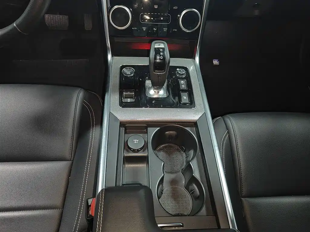 Jaguar XEL 2020 — фото 14