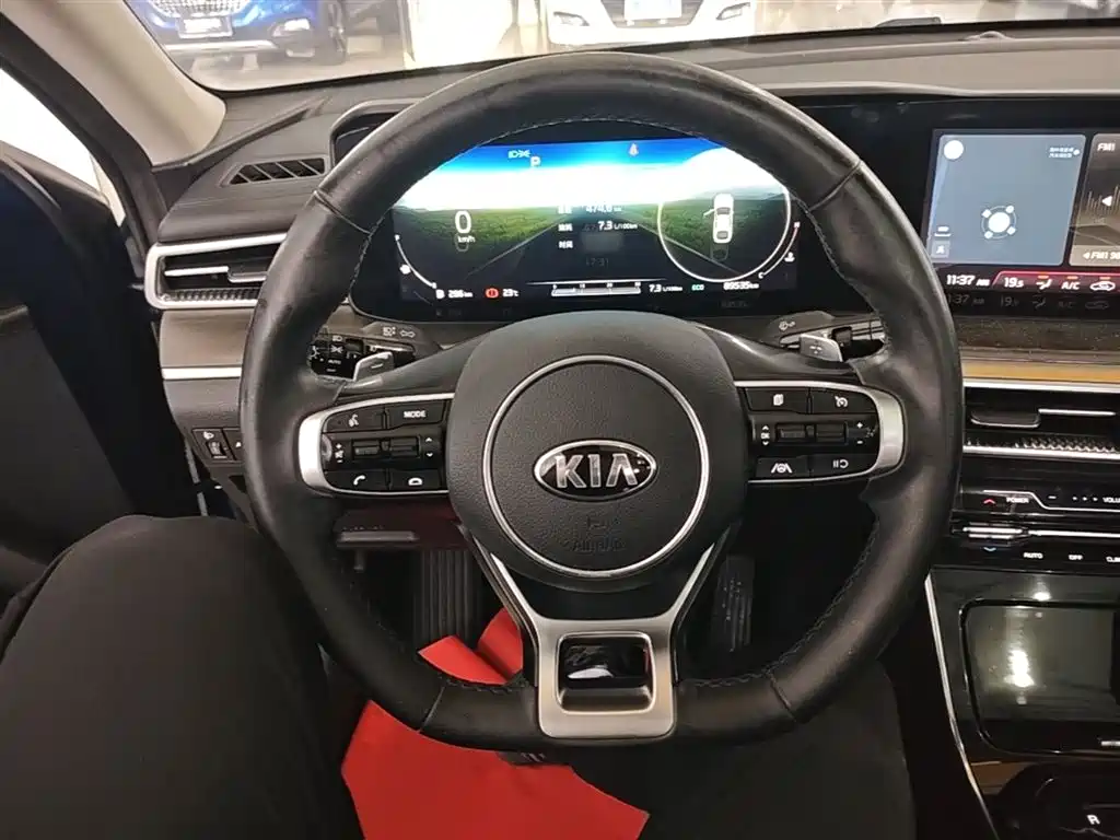 Kia K5 2021 — фото 11