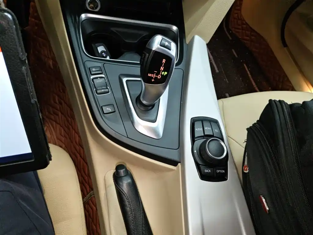 BMW 3 Series 2015 — фото 14