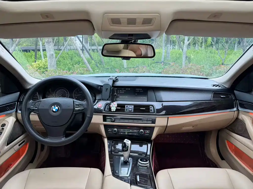 BMW 5 Series 2011 — фото 10